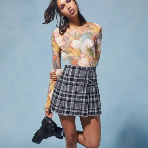 Urban Outfitters Plaid Gray Skirt - Picture 2 of 7